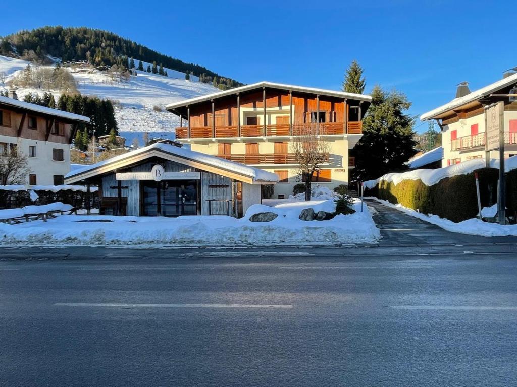 Authentic Megève Chalet Ski & Parking - 2