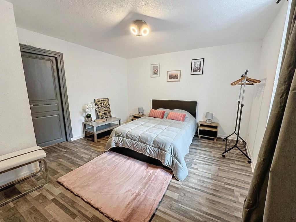 Séjour pèlerin serein pour séniors, appartement climatisé à 10 minutes sanctuaire et gare - 2