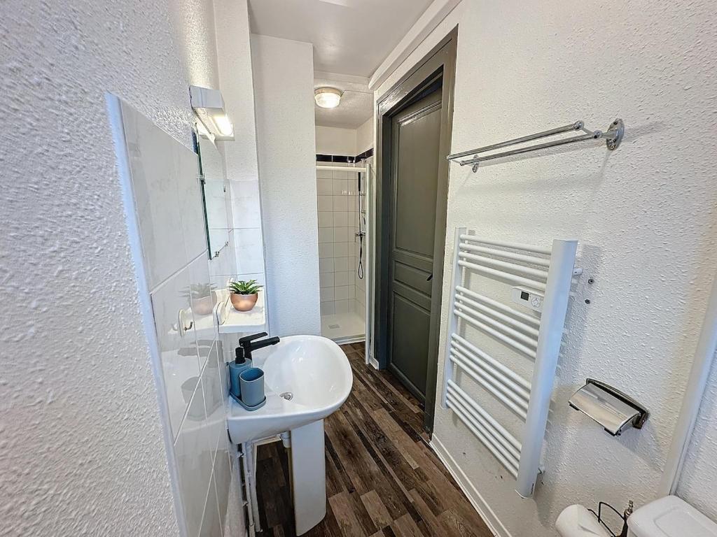 Séjour pèlerin serein pour séniors, appartement climatisé à 10 minutes sanctuaire et gare - 3