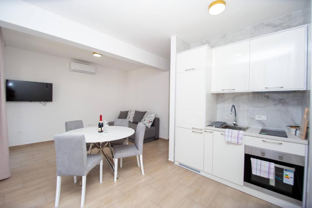 Nina Apartments Prcanj - 4