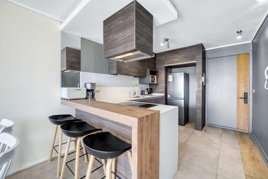 Coastal Vibe 2D Parking, Views and Desk - 4