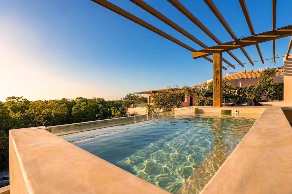 Private Rooftop Pool 3BR Penthouse in the Jungle - 1