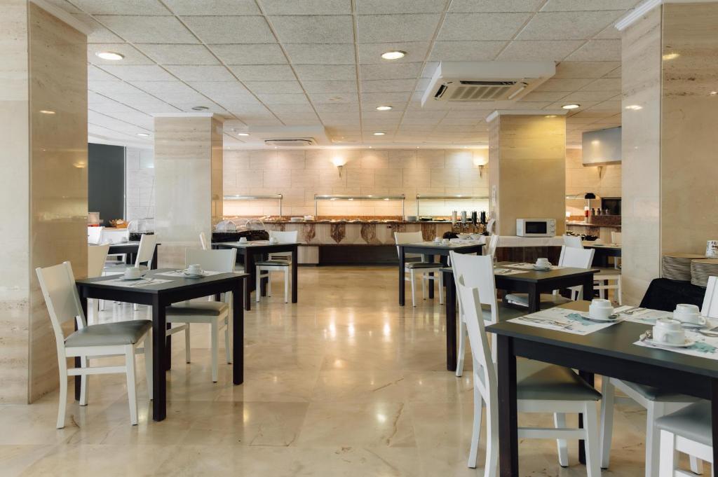 BLUESEA Paraiso Beach - Adults Only — Restaurant & bars in Es Canar, Balearic Islands
