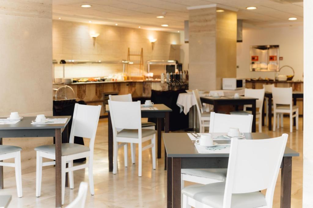 BLUESEA Paraiso Beach - Adults Only — Restaurant & bars in Es Canar, Balearic Islands