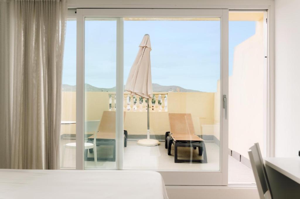 BLUESEA Paraiso Beach - Adults Only — Hotel rooms in Es Canar, Balearic Islands