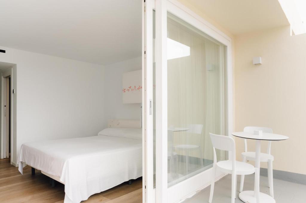 BLUESEA Paraiso Beach - Adults Only — Hotel rooms in Es Canar, Balearic Islands