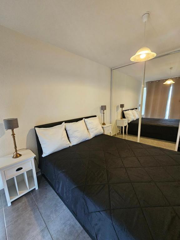 Fréjus, 10min à pieds des plages, appartement T3, 5 pers, entièrement climatisé avec parking privé - 3