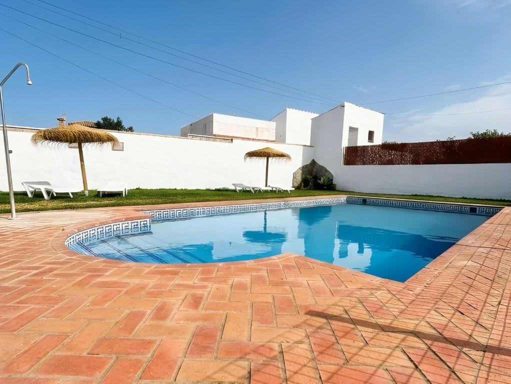 Chalet con piscina privada no permitimos grupos de jovenes - 4