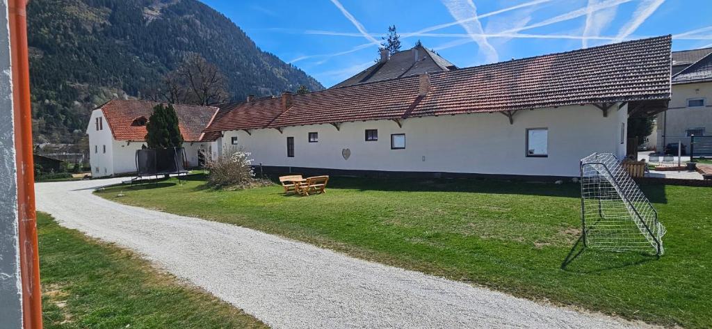 Ferien- und Pferdegut Schloss Treffen - 5