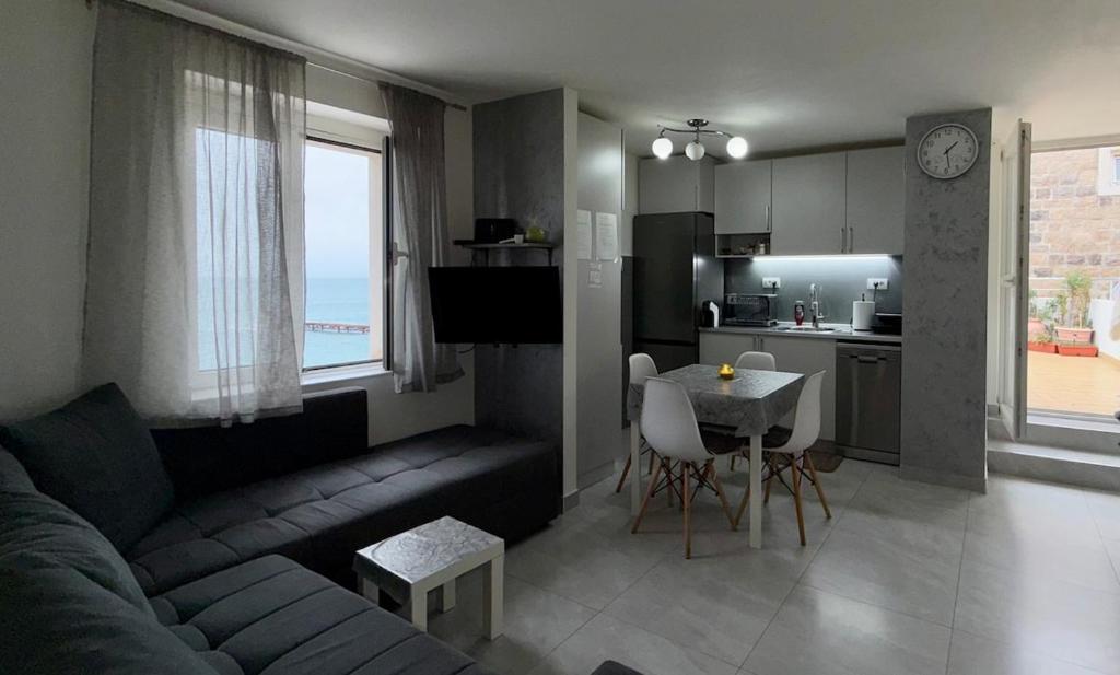 Lili's Sea View - 3