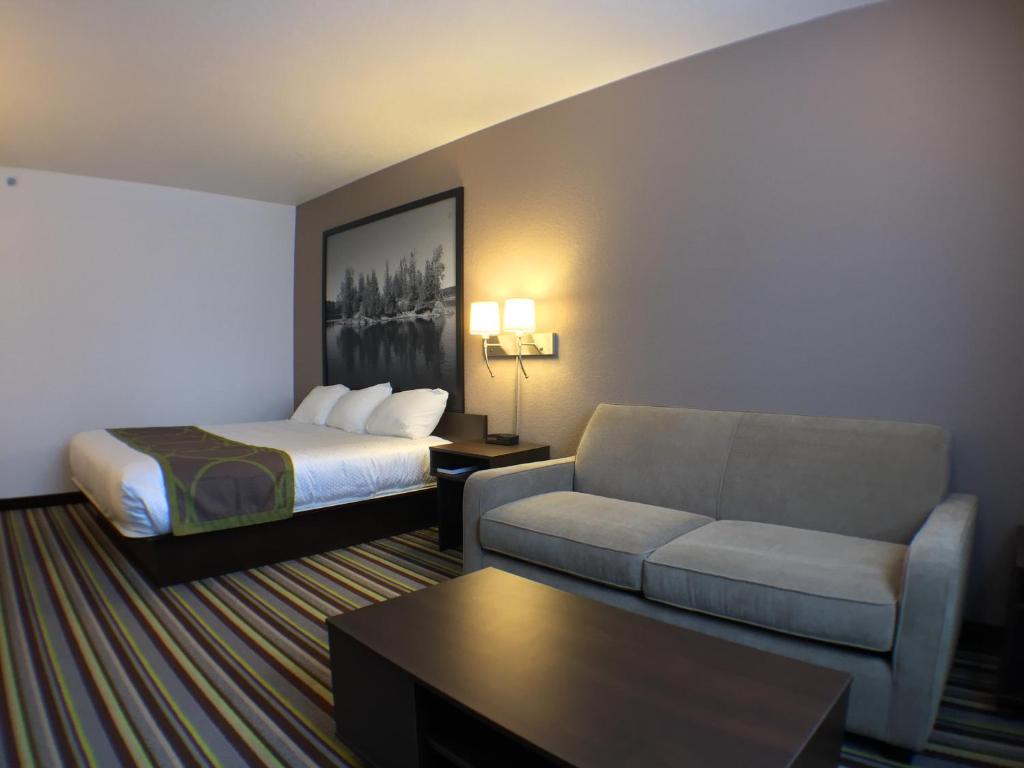 Super 8 By Wyndham Kenora photo