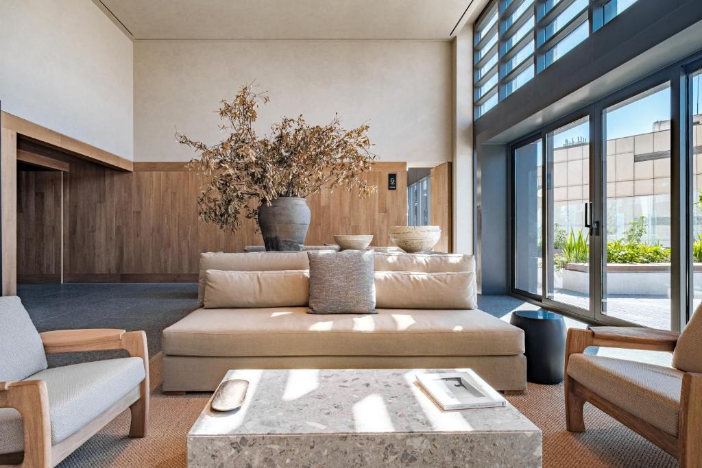 Luxury Studio - Revolution Monument View - Pool - 2