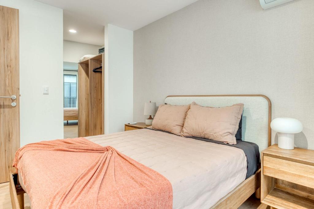 Luxury 2 BR Condo - Rooftop Pool with City View - 5