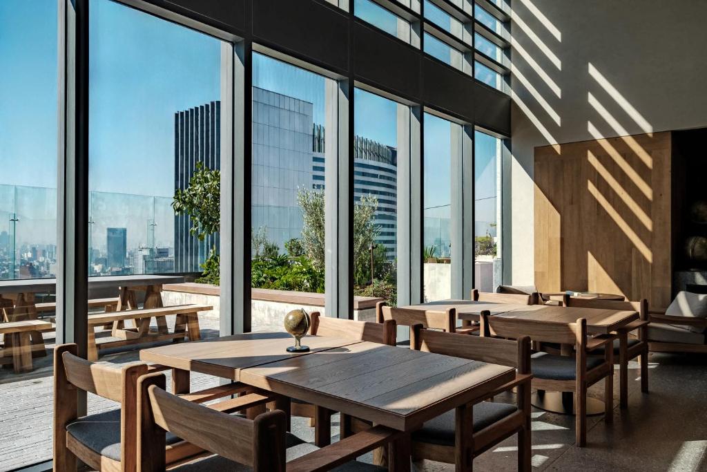 Luxury Studio - Revolution Monument View - Pool - 1