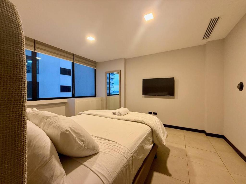 Stylish 2BD Condo with River View - 4