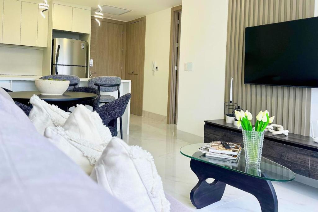 New Kennedy Norte Suite at Millenium Towers - 3