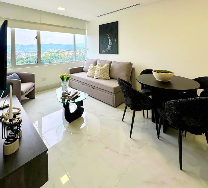 New Kennedy Norte Suite at Millenium Towers - 5