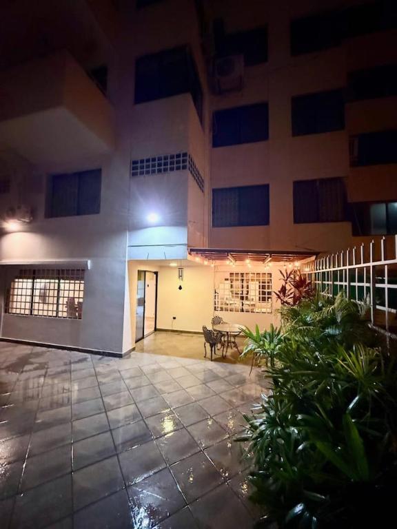 Large Apt in Lomas Urdesa with BBQ and Parking - 4