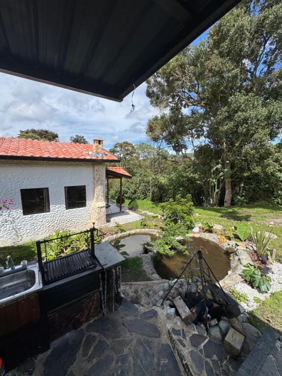 Luz del bosque, chalet con jacuzzi y chimenea en Santa Elena - 3