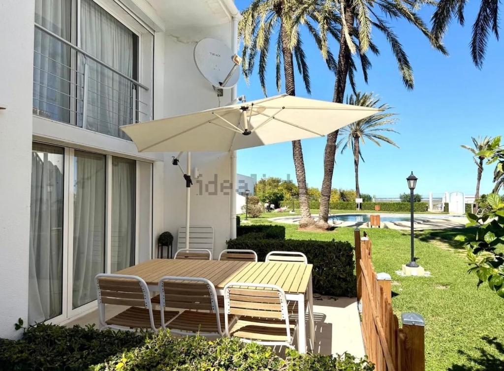 Precioso bungalow con piscina en 1a Linea Playa - 2