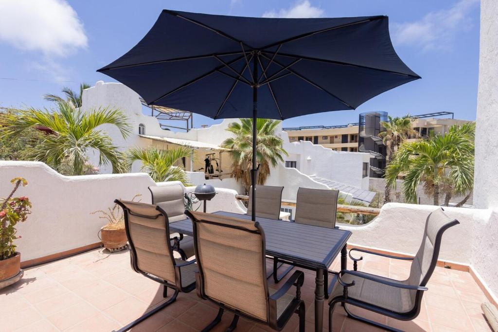 2BR stay with patio & open-air dining - 2
