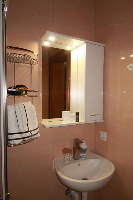 Two Bedroom Apartment in Mostar with Terrace & View - 3