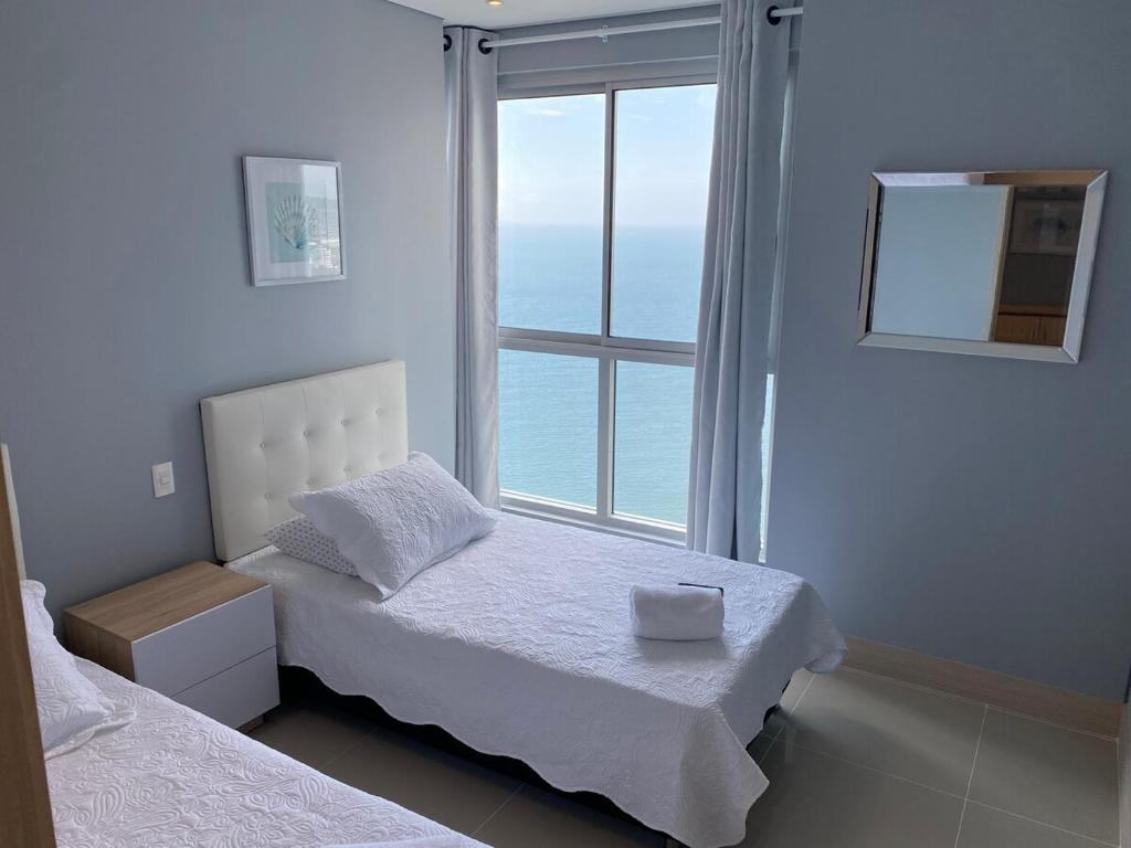 Oceanfront Luxury Apartment Cartagena, High Floor, Rooftop Pool - 4