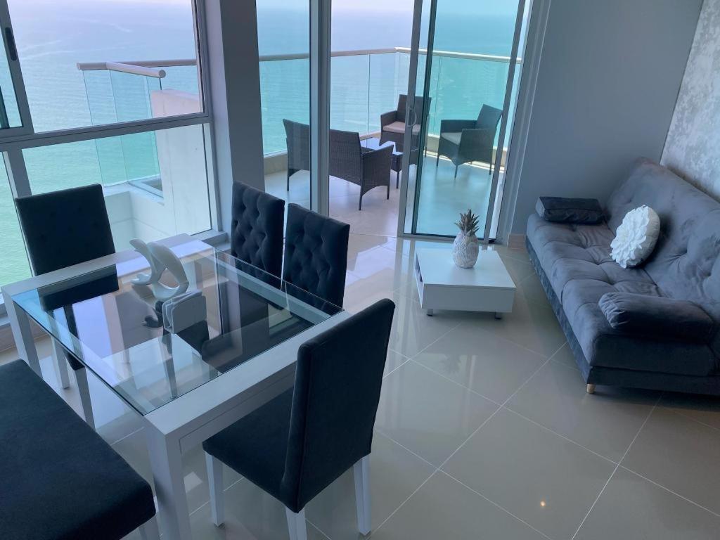 Oceanfront Luxury Apartment Cartagena, High Floor, Rooftop Pool - 2