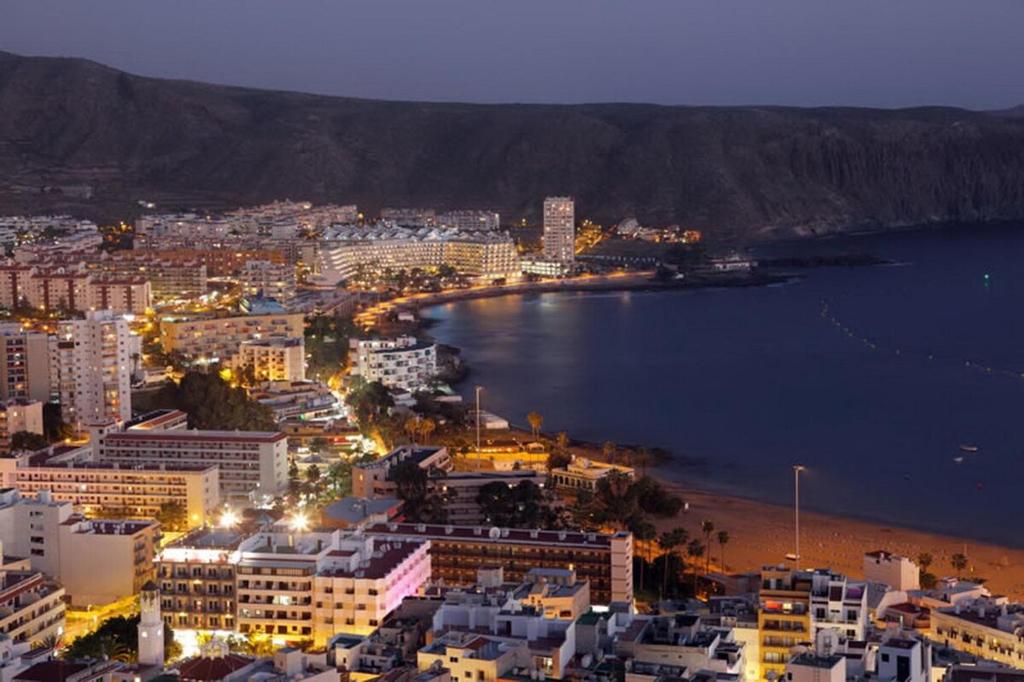 Nice new apartment in the center of Los Cristianos - 2
