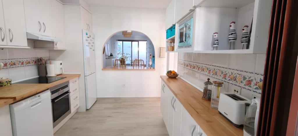 Beautiful house with ocean views - 3