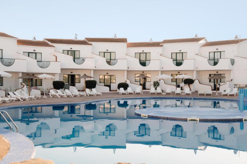 BLUESEA Lentiscos — Hotel building in Cala'n Blanes, Balearic Islands