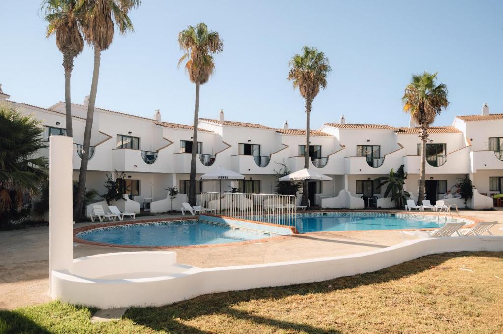 BLUESEA Lentiscos — Hotel building in Cala'n Blanes, Balearic Islands