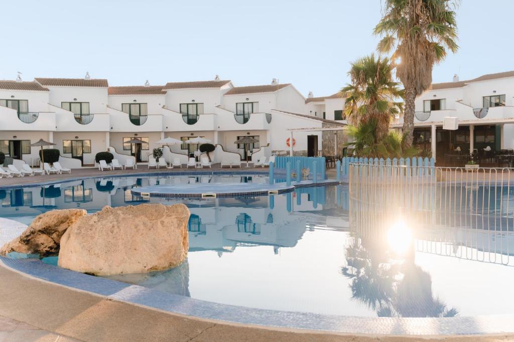BLUESEA Lentiscos — Swimming pool in Cala'n Blanes, Balearic Islands