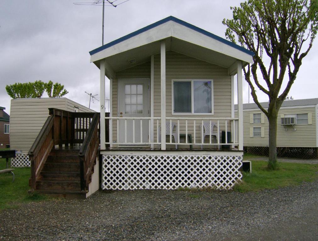 Lake Minden Camping Resort Cabin 2 — Hotel in Nicolaus