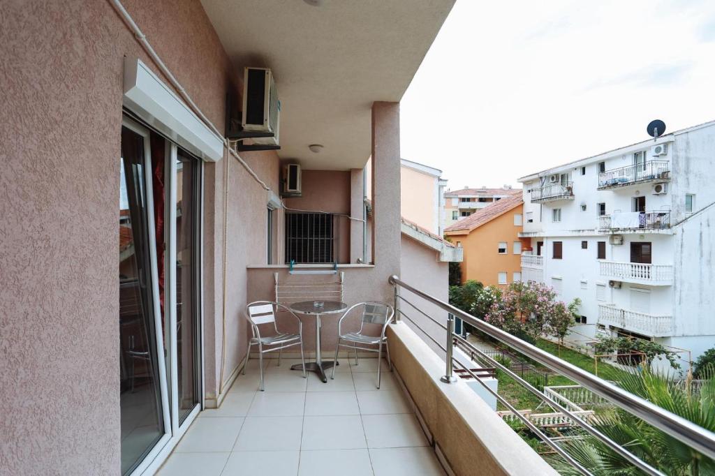 Adzic apartments 2 - 4