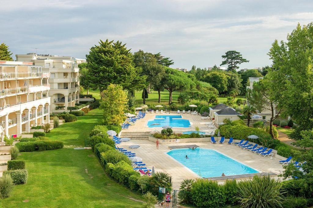 Petit nid au cœur de La Baule terrasse et piscine - 3