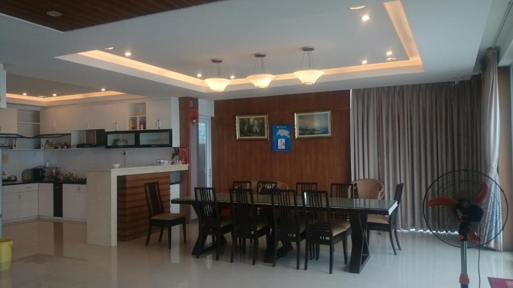 Shared lounge/TV area