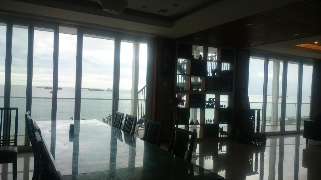 Shared lounge/TV area