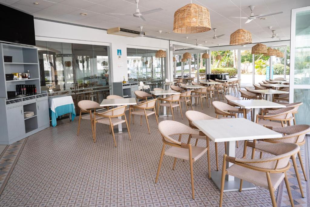 BLUESEA Ses Cases D’Or — Restaurant & bars in Cala d´Or, Balearic Islands