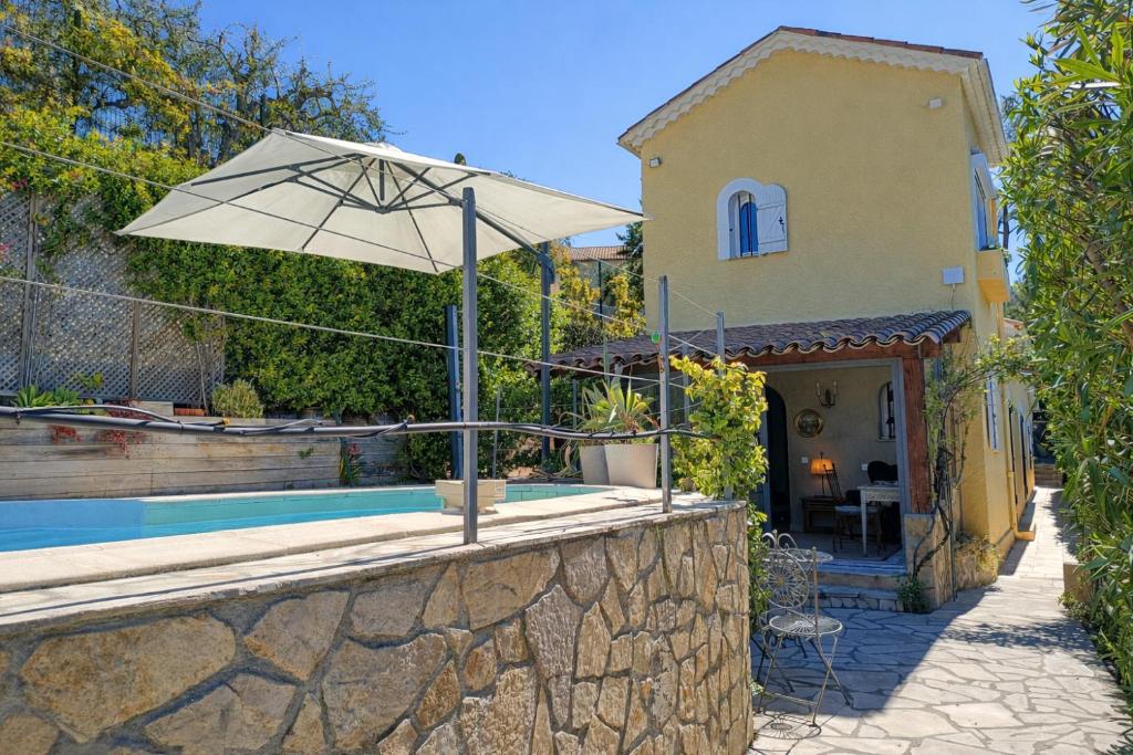 Vivez la douceur de Mougins : une maison pleine de charme pour des moments de partage - 3