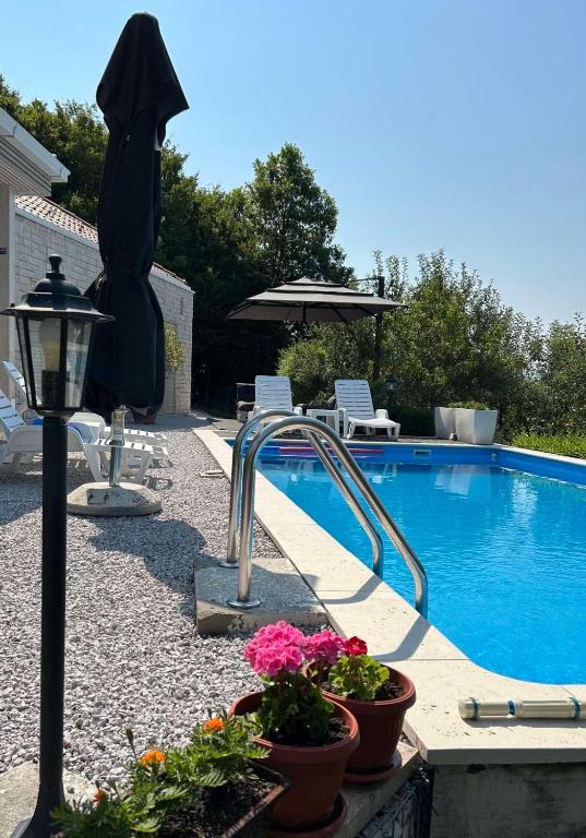 Woodrock Villa - 3