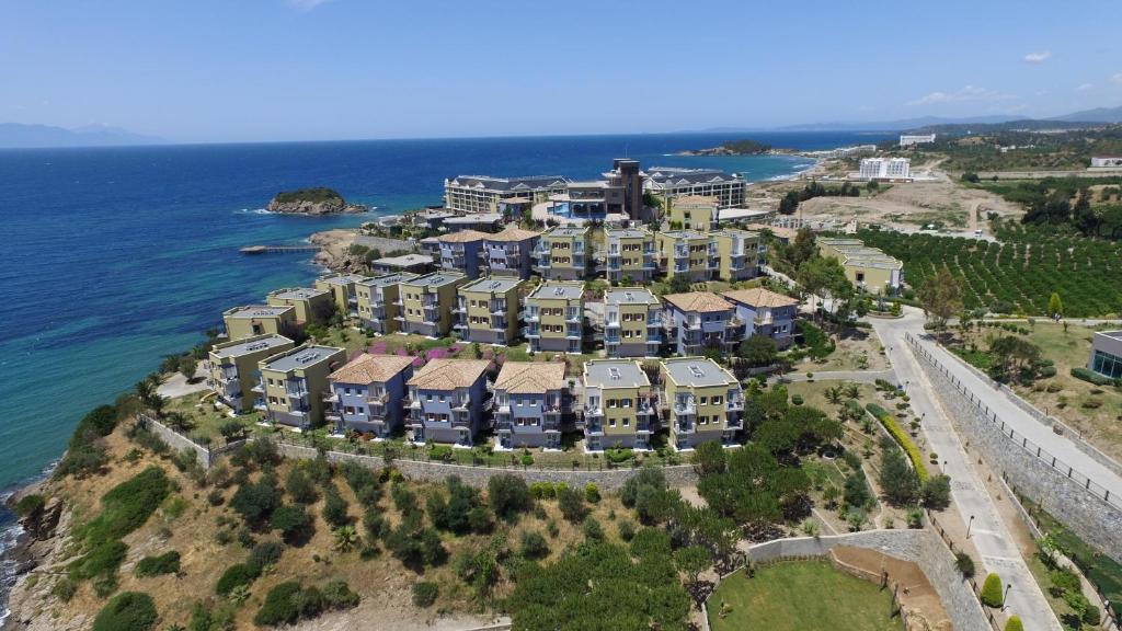 Aria Claros Beach & Spa Resort – All Inclusive 24H — Hotel building in Özdere, Izmir