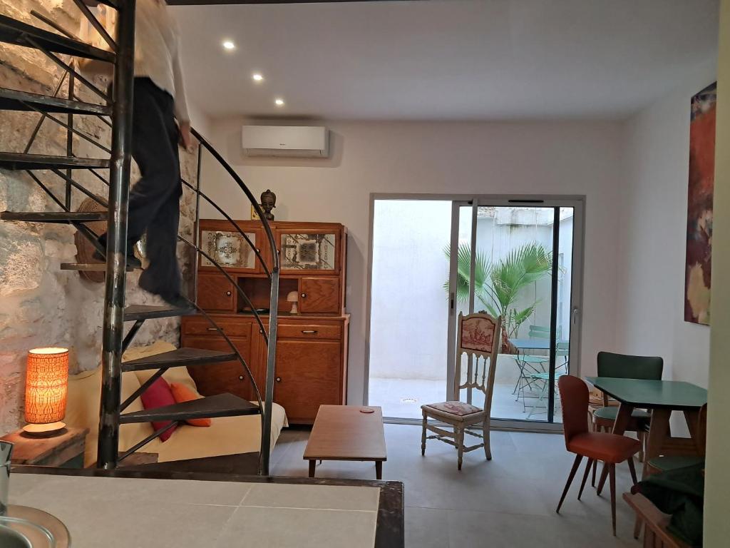 Maison avec cour en plein cœur d'Avignon - 1