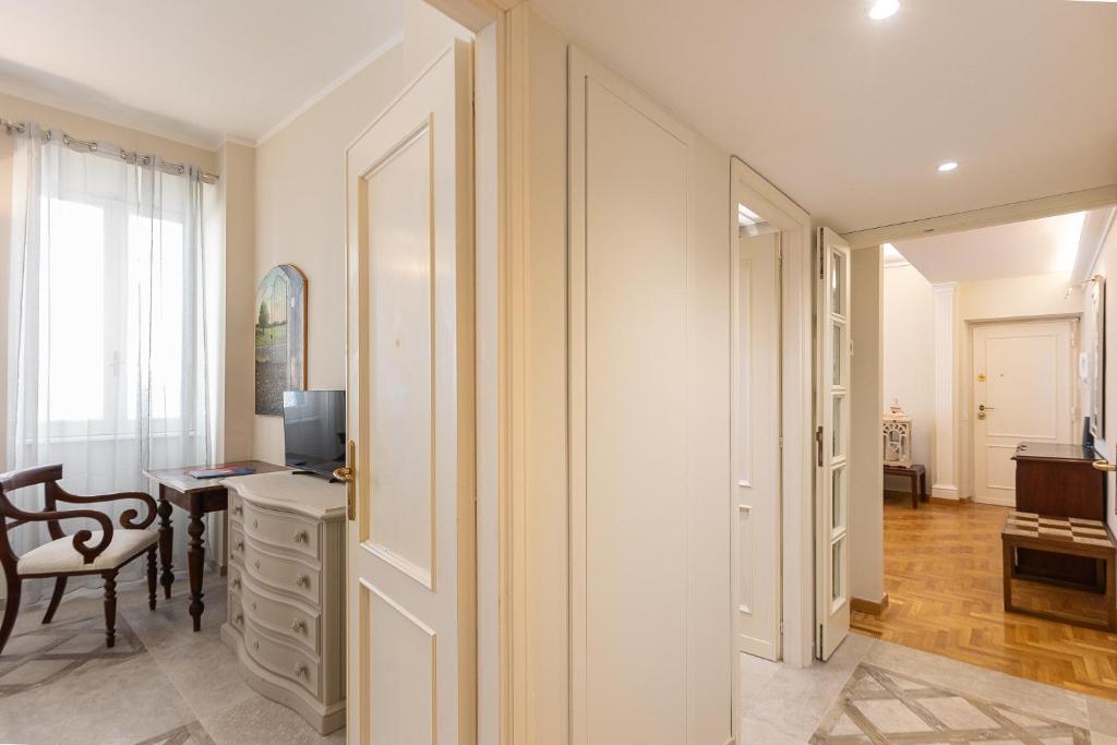Alberico II Apartment by Rental in Rome - 5