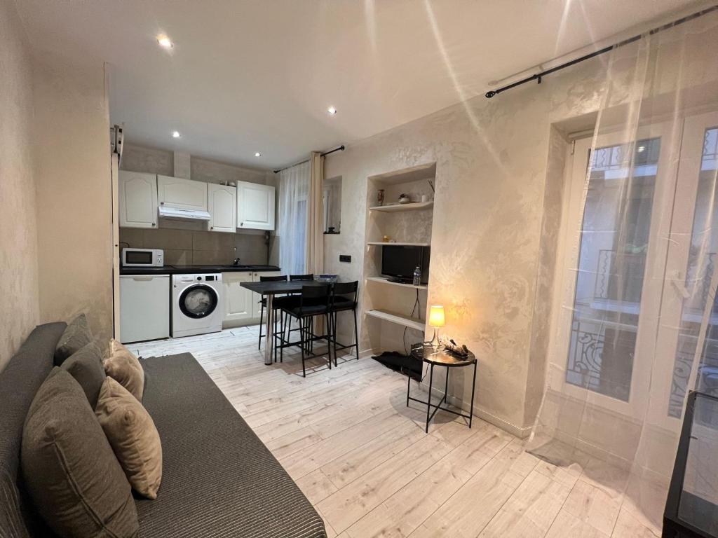 LE SUQUET, OLD TOWN, CANNES CENTER, 2 rooms appt, public parking - 3