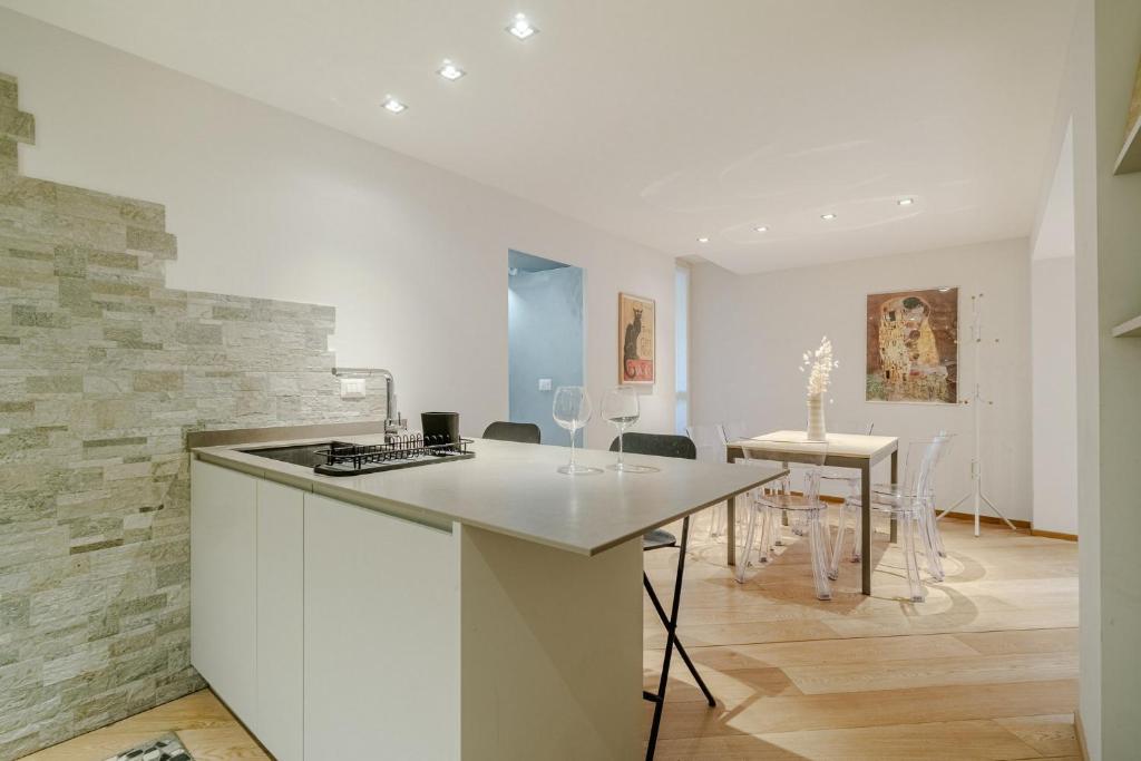 GuestHost - Quadrilatero Chic Apartment - 2