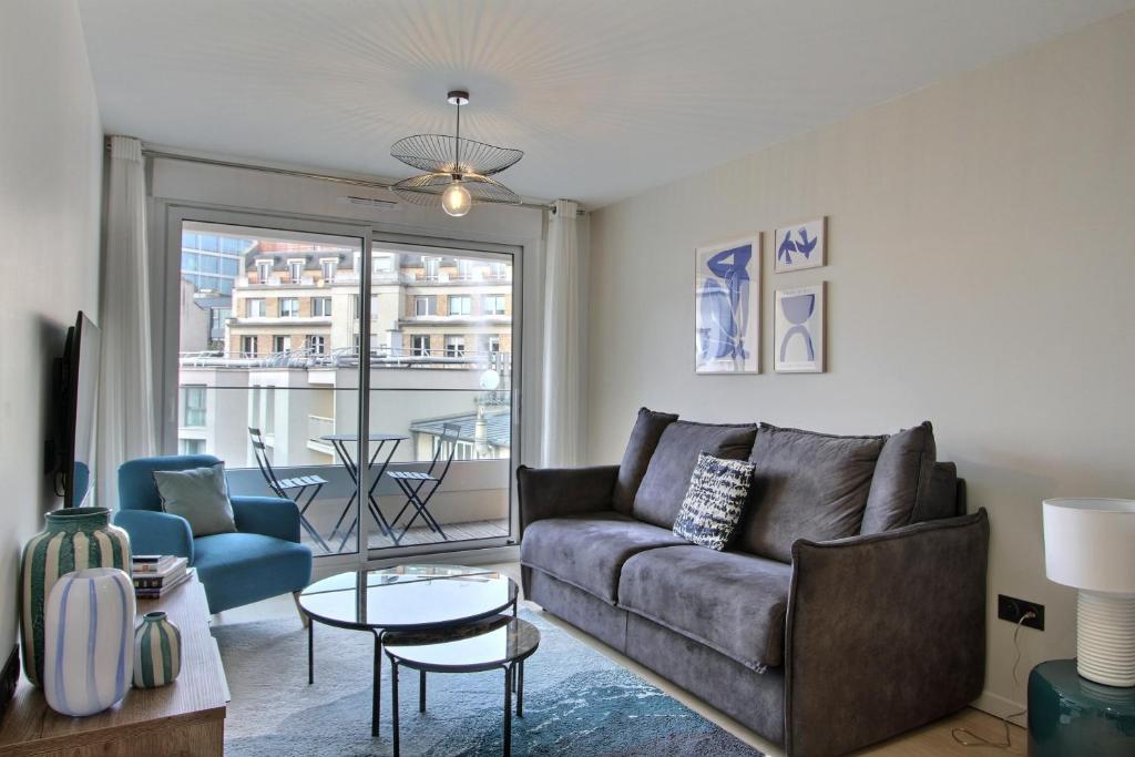Apartment 1BD near Eiffel Tower with AC, balcony, lift - 2