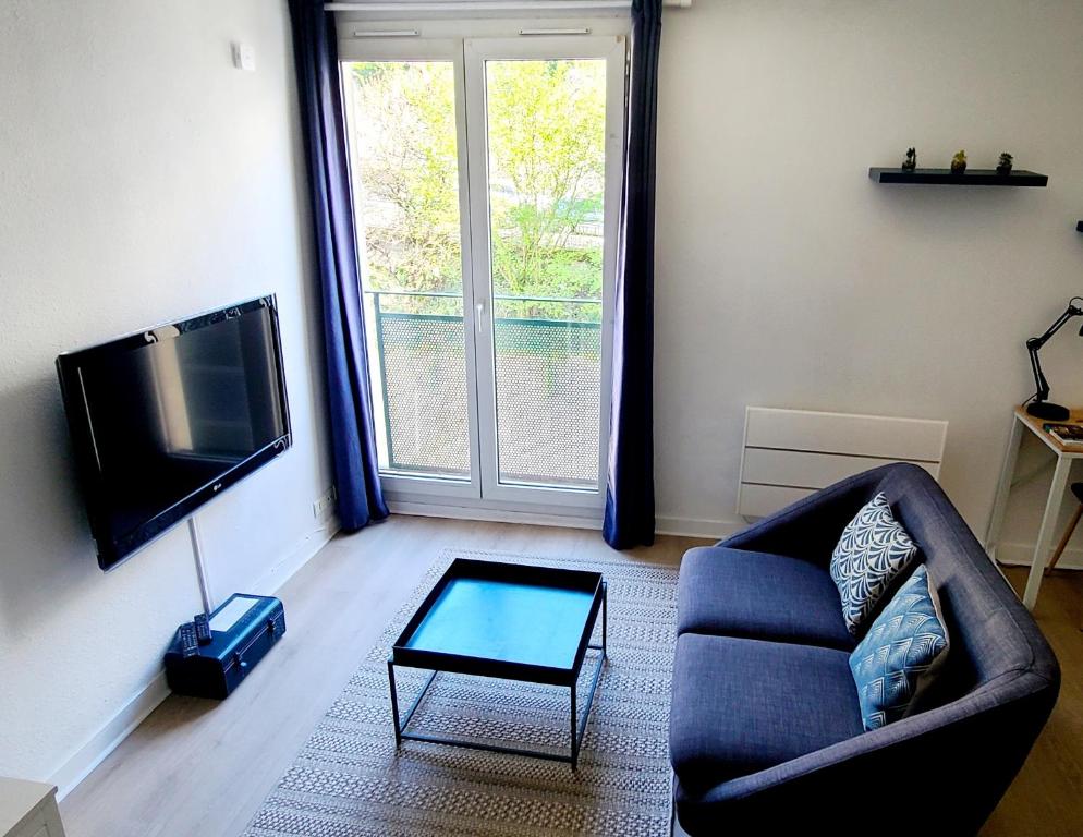Grand Studio neuf Parking Privatif 3 minutes Gare au calme Parking Max 4M50 - 4