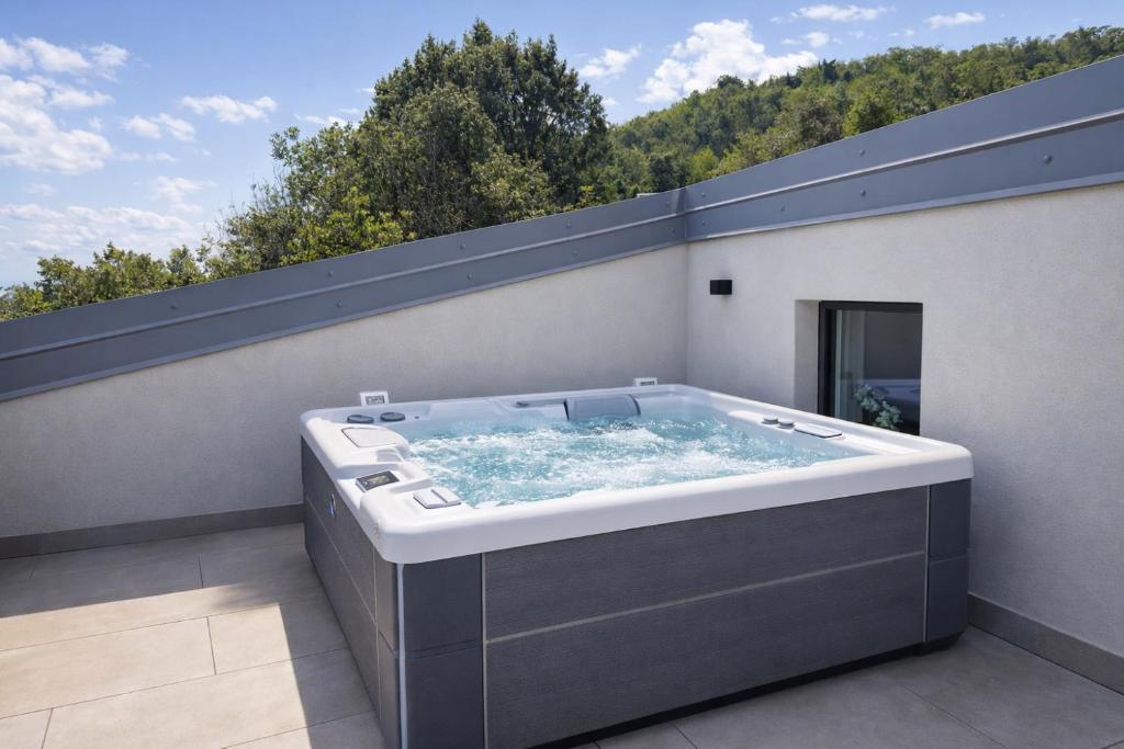 Villa Incanto Luxury with a panoramic pool - 3