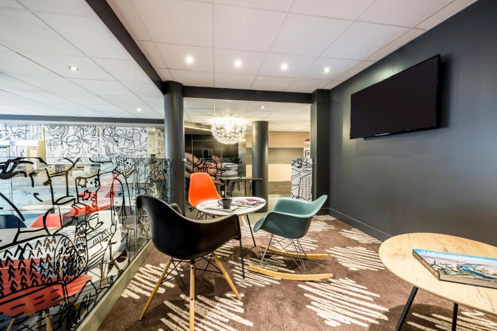 イビス パリ ポルト ドゥ ヴァンヴ パルク デ ゼクスポジシオン (Ibis Paris Porte De Vanves Parc Des Expositions) ラウンジ